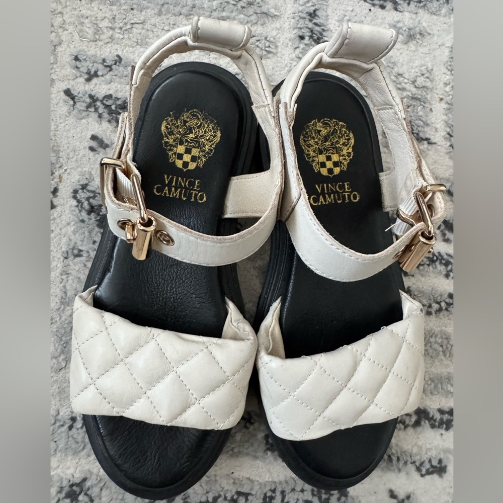 Vince Camuto quilted chunky heel sandals SZ 37